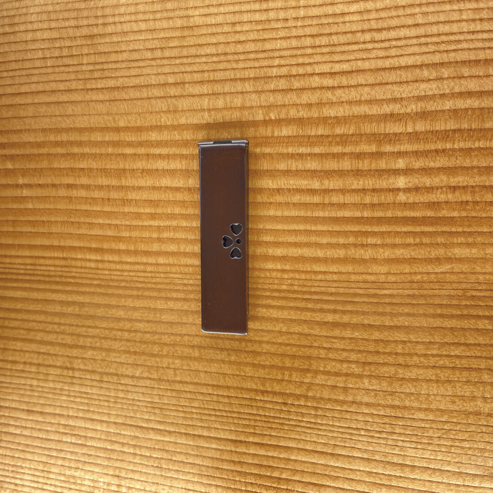 See-Through Petals Plate Drop Pull