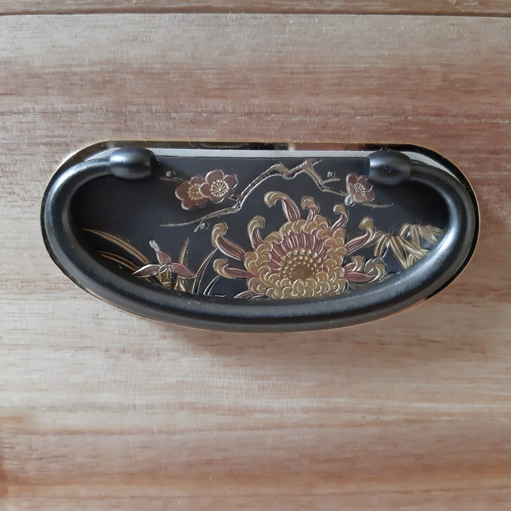 Shikunshi Chrysanthemum Basic Handle  |  Center to Center   2   1/16”  ( 53mm )